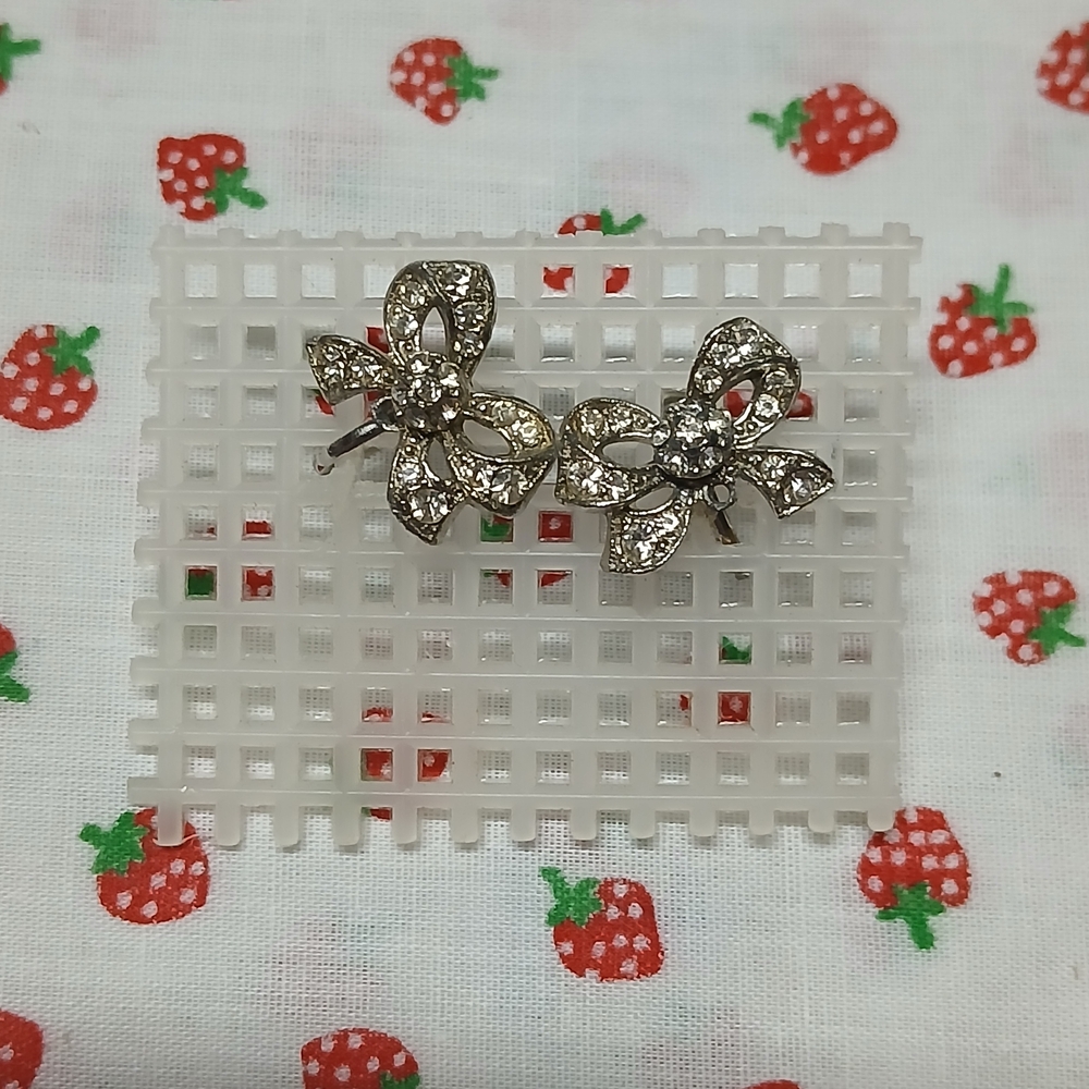 Silver Bow Screw Clip Earrings